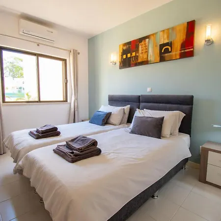 102 Hibiscus Monte Dourado *