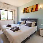 102 Hibiscus Monte Dourado *
