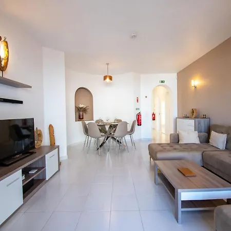 102 Hibiscus Monte Dourado *