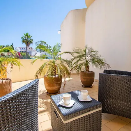 102 Hibiscus Monte Dourado كارفويرو