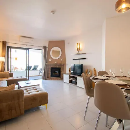 102 Hibiscus Monte Dourado *